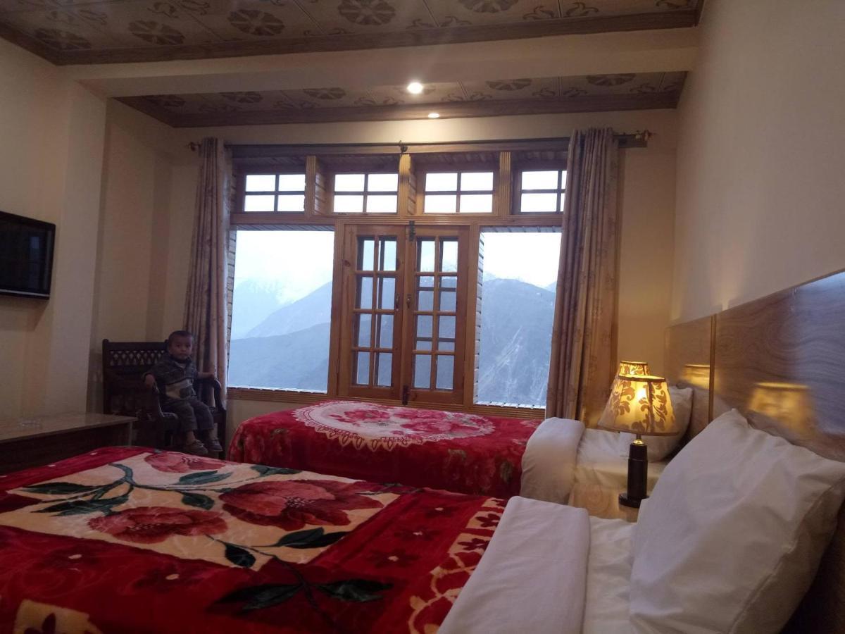 Hunza Holiday Inn Karimabad  ภายนอก รูปภาพ