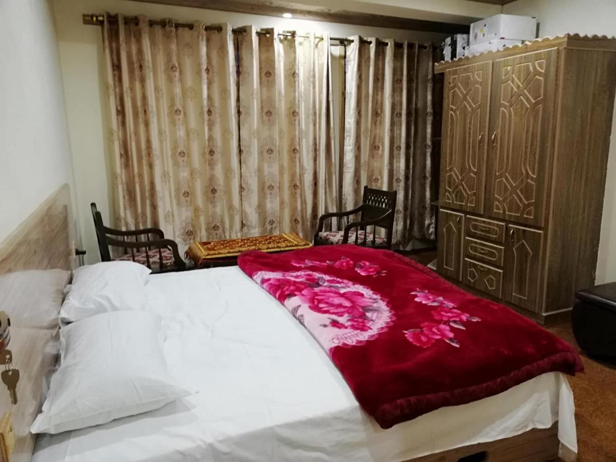 Hunza Holiday Inn Karimabad  ภายนอก รูปภาพ